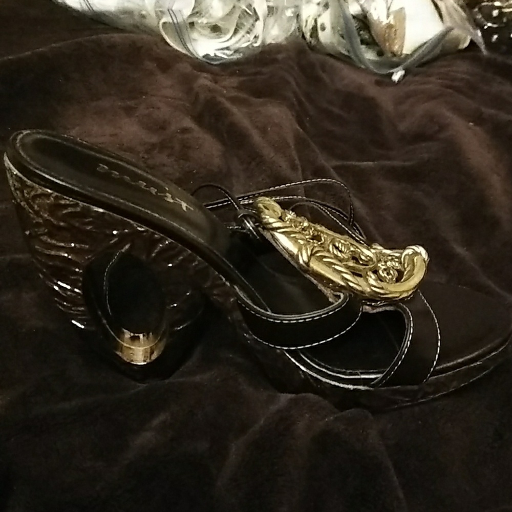 Shoes - Picture 3 of 4